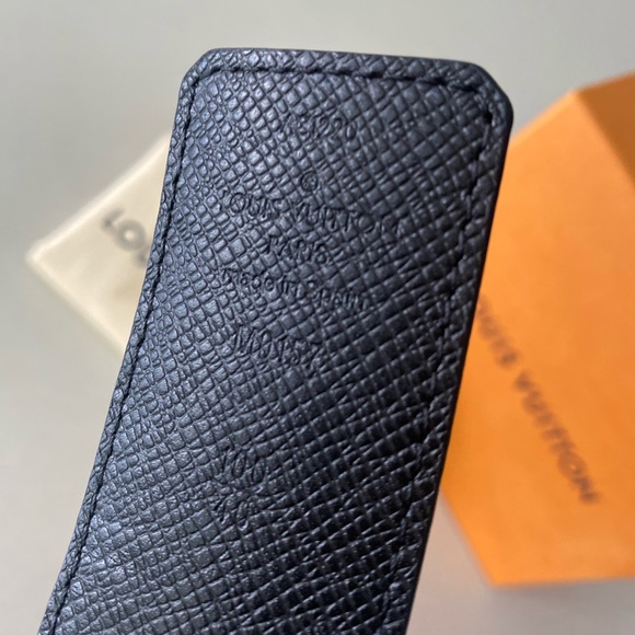 (SOLD PRIVATELY) MENS LV INITIALES REVERSIBLE BELT - Picture 5 of 11